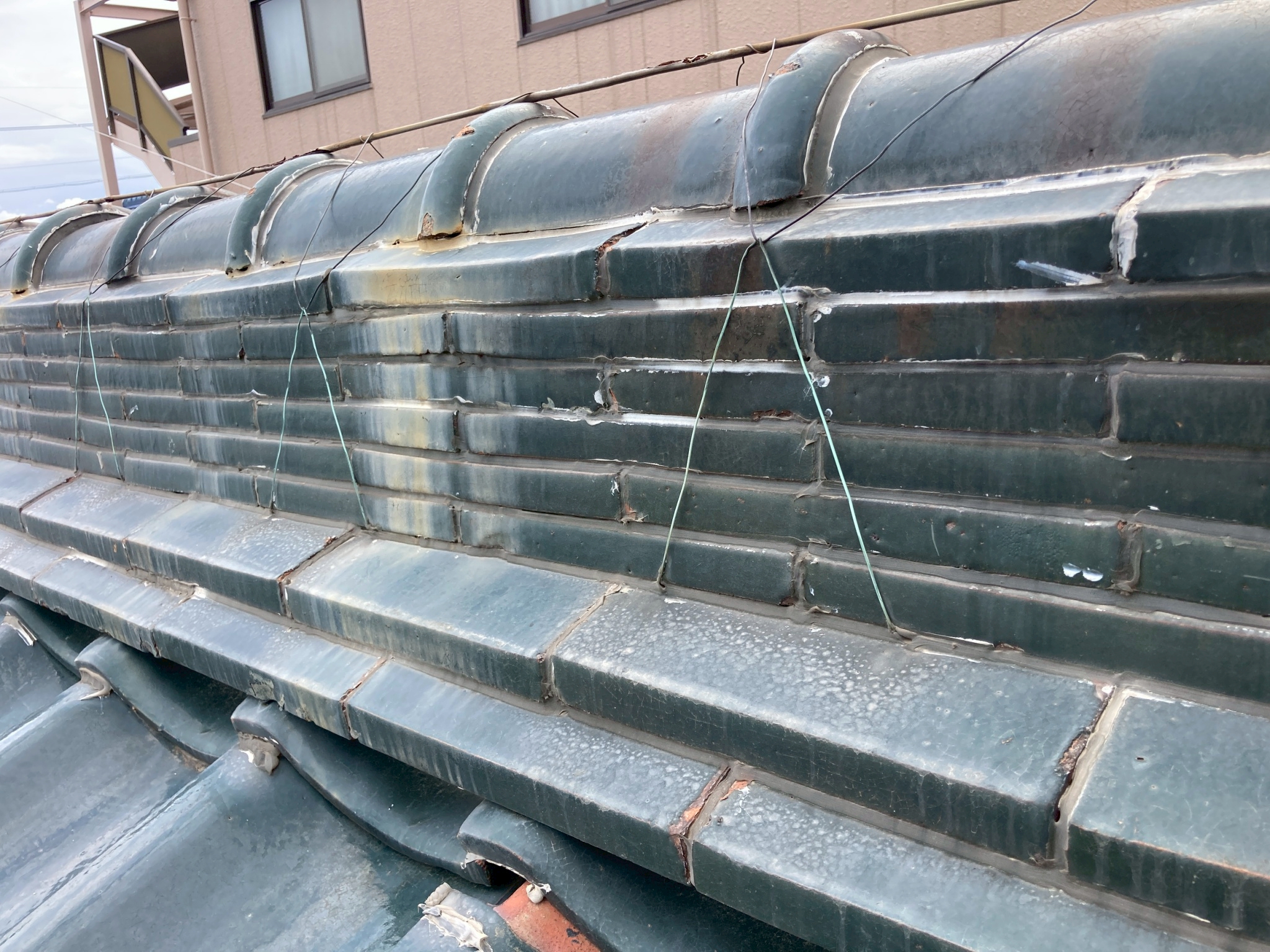 ゆがみが見られる棟